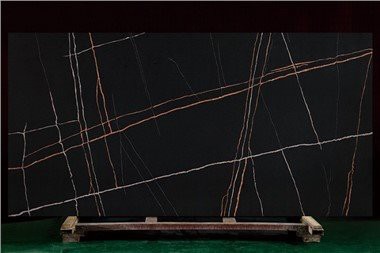 میزهای کوارتز مشکی و طلایی