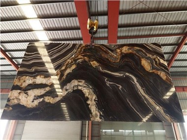 دال کوارتزیت سیاه و طلایی