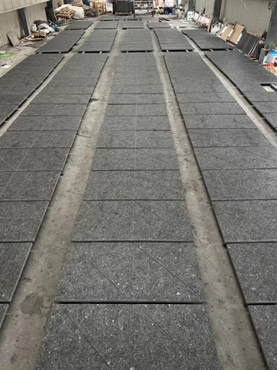 گرانیت سیاه آنگولا برس خورده