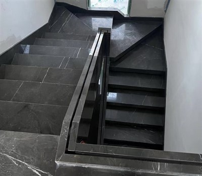 پله های مرمر خاکستری پیترا