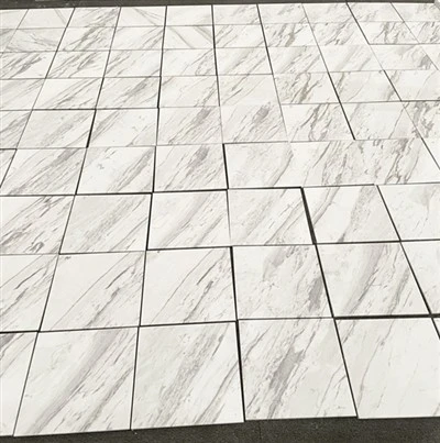 Volakas از کاشی سنگ مرمر استفاده کرد